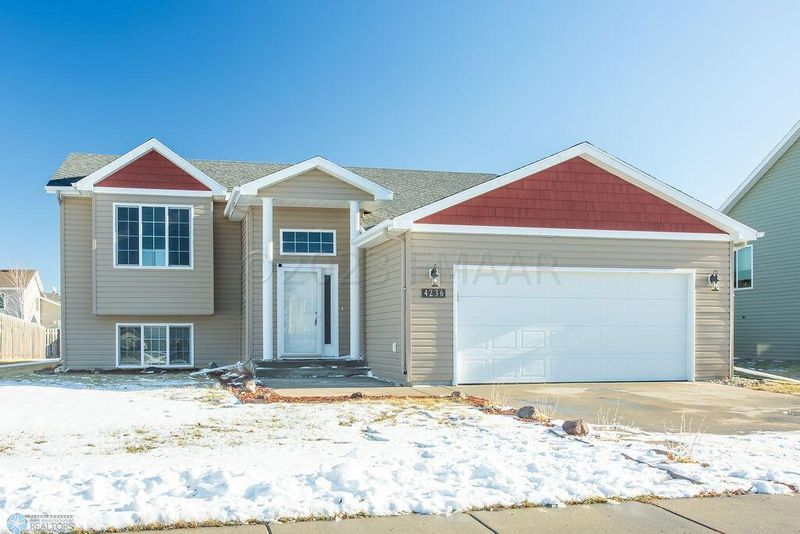 4236 18th St S, Moorhead, MN 56560
