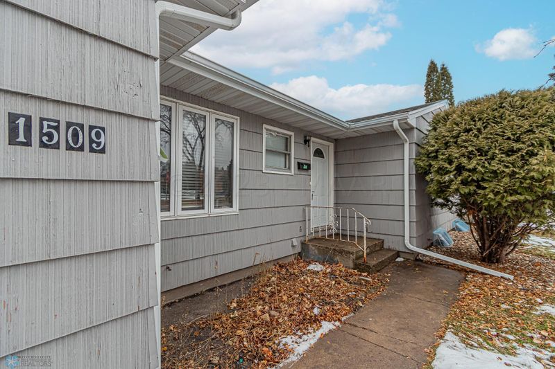 1509 9th Ave S, Moorhead, MN 56560