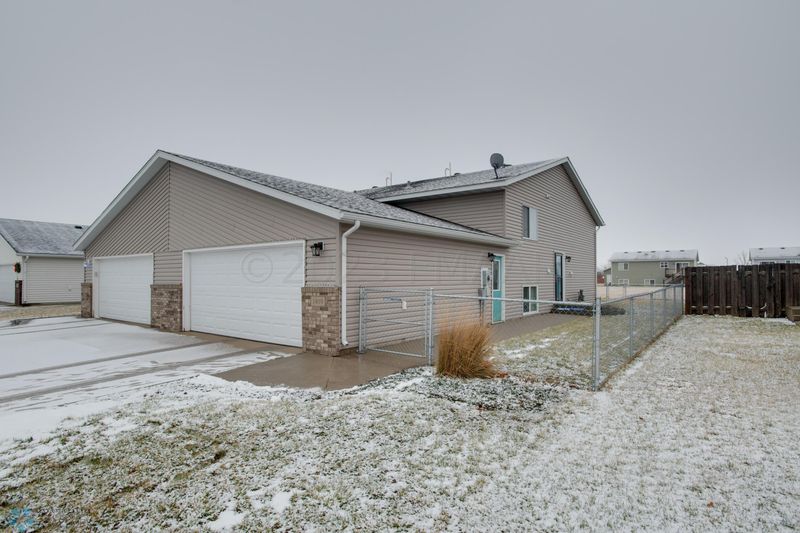 1809 41st Ave S, Moorhead, MN 56560