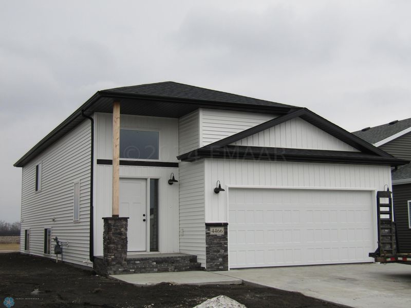 4466 19 St S, Moorhead, MN 56560