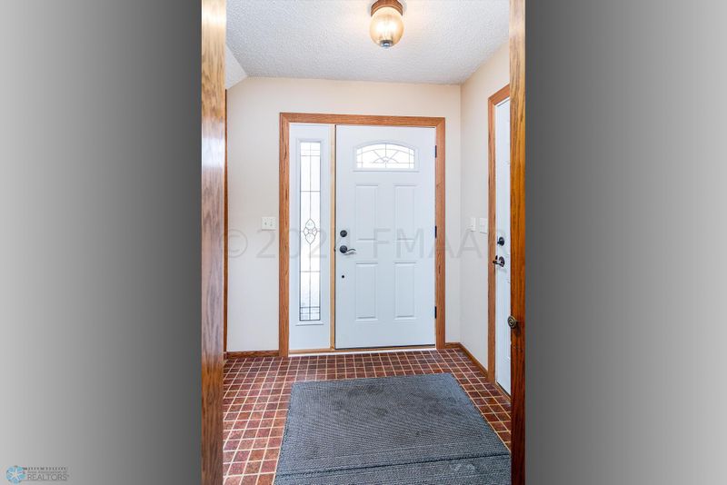 3910 Rivershore Dr S, Moorhead, MN 56560