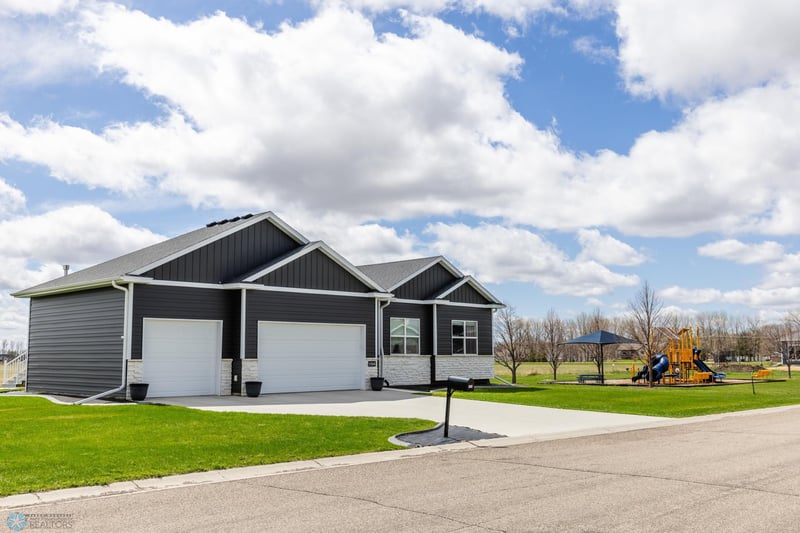 1504 2 Ave SE, Barnesville, MN 56514