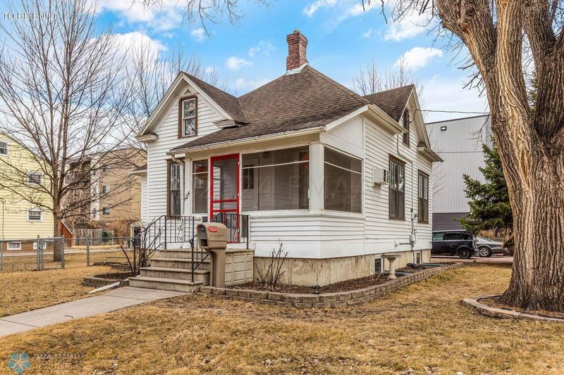 124 9th St S, Moorhead, MN 56560
