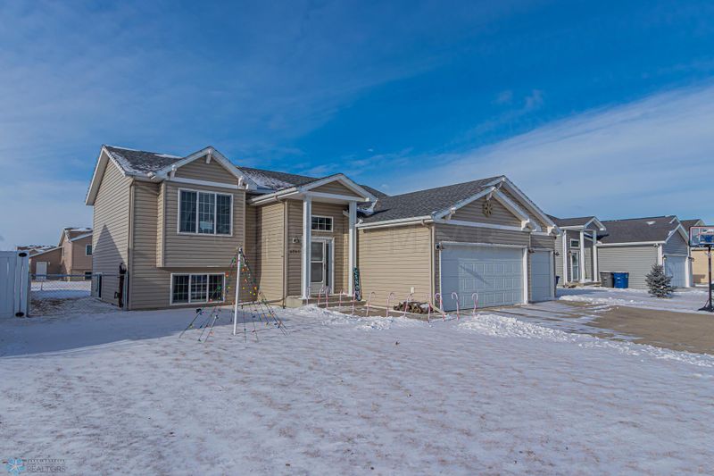 4241 17 St S, Moorhead, MN 56560