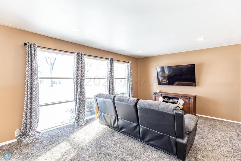 1510 12th St S, Moorhead, MN 56560