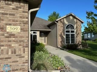 309 49th Ave SW, Moorhead, MN 56560