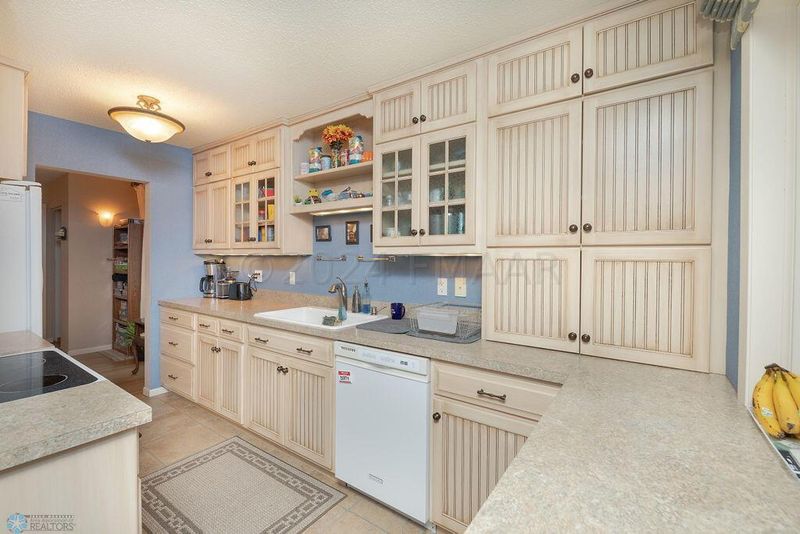 1512 16th St S, Moorhead, MN 56560