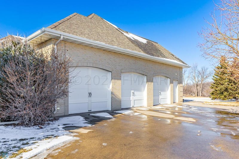 210 48th Ave SW, Moorhead, MN 56560