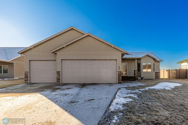 633 43rd 1/2 Ave S, Moorhead, MN 56560