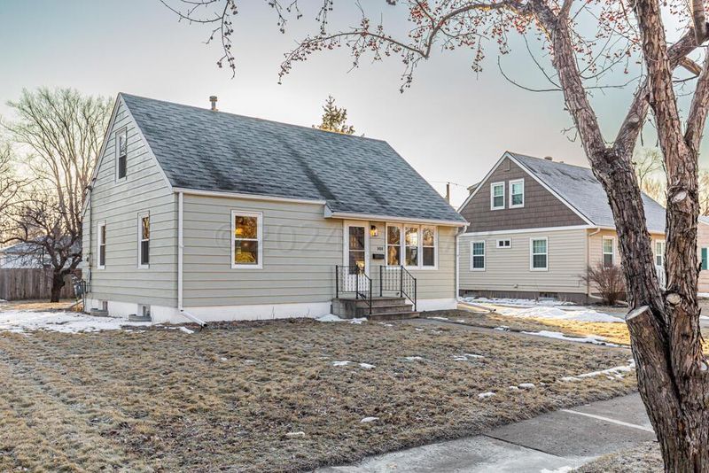 1414 4th St S, Moorhead, MN 56560