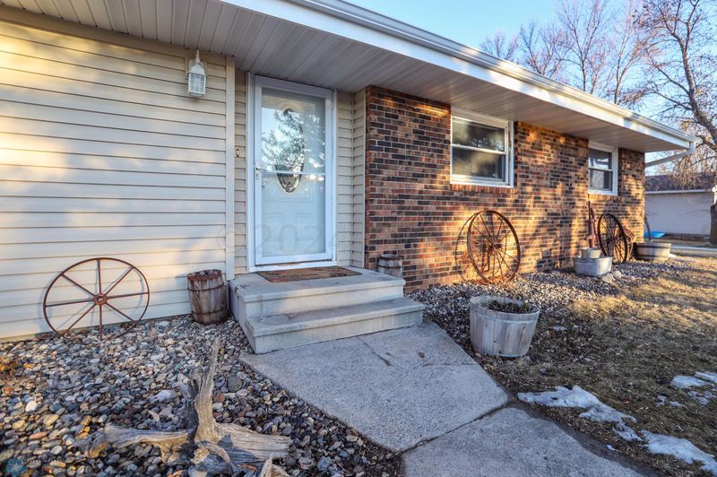 7152 41st St N, Moorhead, MN 56560