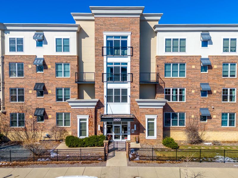 1800 Clinton Ave #201, Minneapolis, MN 55404