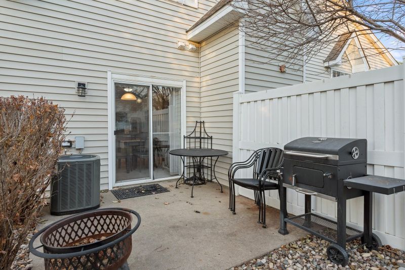 17610 Hackberry Ct, Eden Prairie, MN 55347