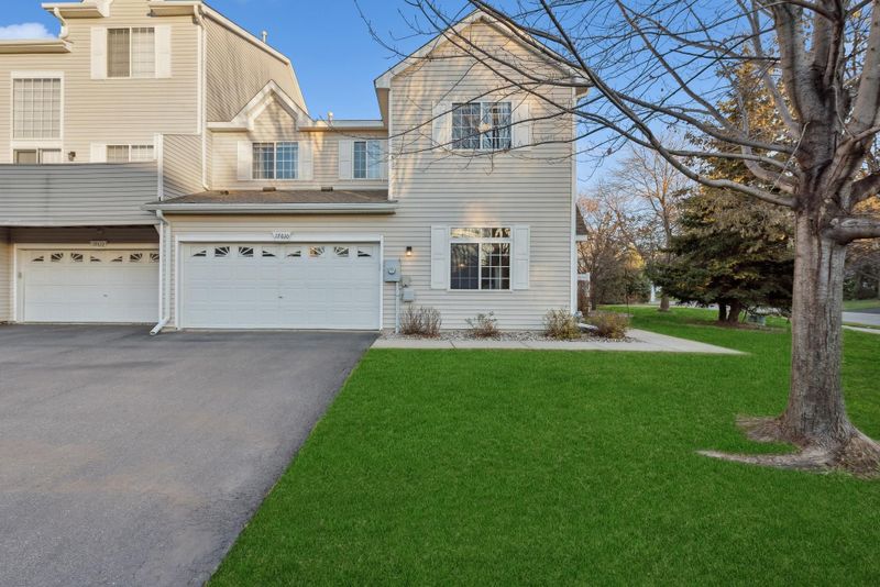 17610 Hackberry Ct, Eden Prairie, MN 55347