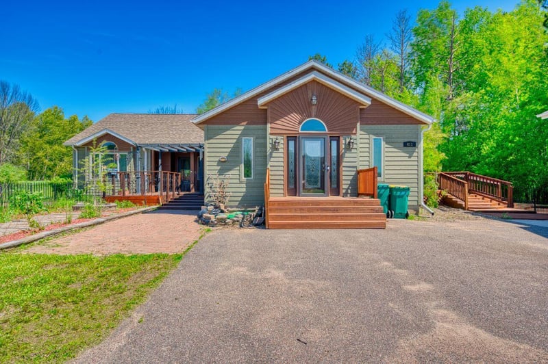 411 E Hawkins Ave, Nashwauk, MN 55769