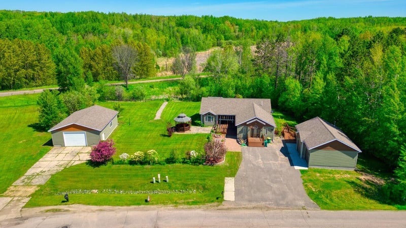 411 E Hawkins Ave, Nashwauk, MN 55769