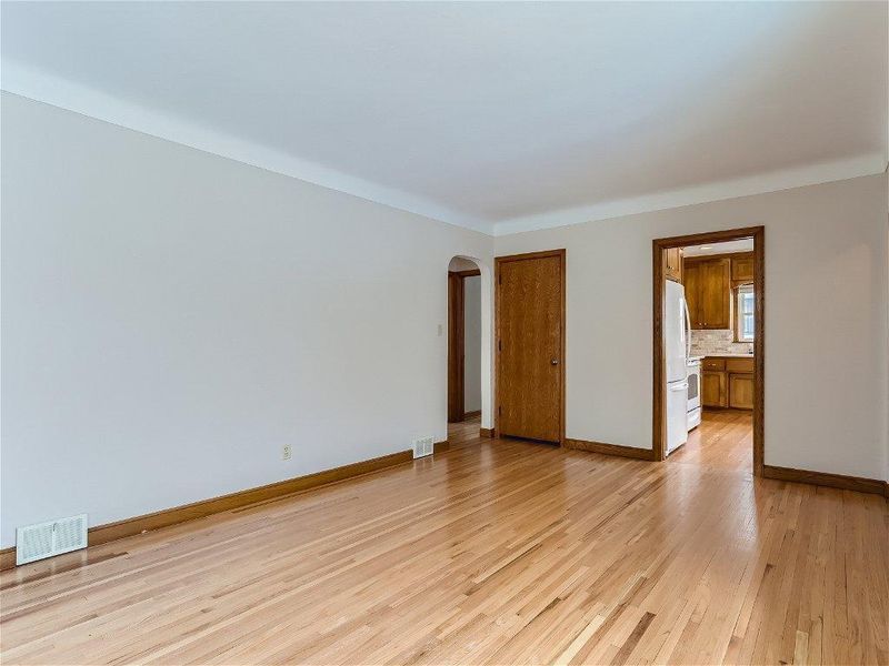 1392 Asbury St, Saint Paul, MN 55108