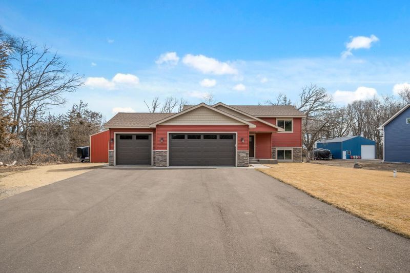 39229 Harder Pw, North Branch, MN 55056