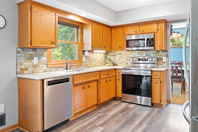 739 Belmont Ln E, Maplewood, MN 55117