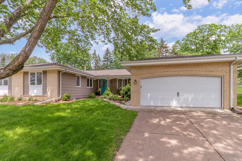7196 Montrose Rd, Woodbury, MN 55125