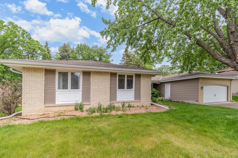 7196 Montrose Rd, Woodbury, MN 55125