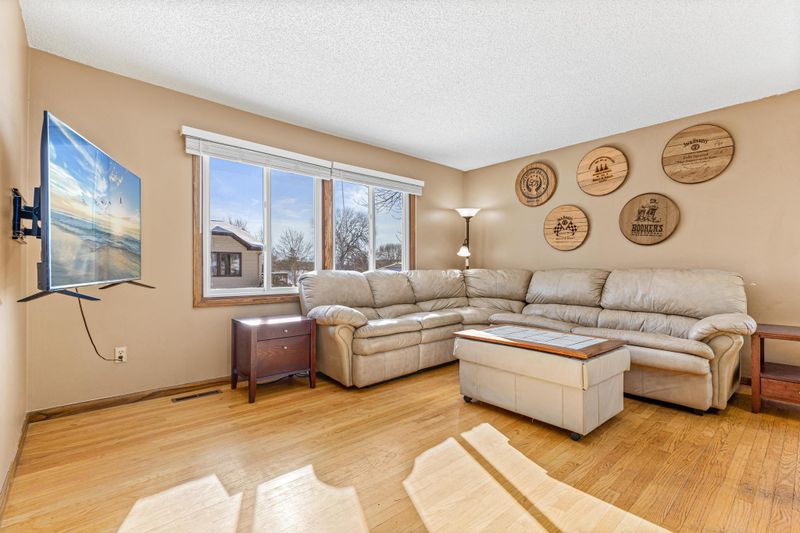 8722 N Maplebrook Cir, Brooklyn Park, MN 55445