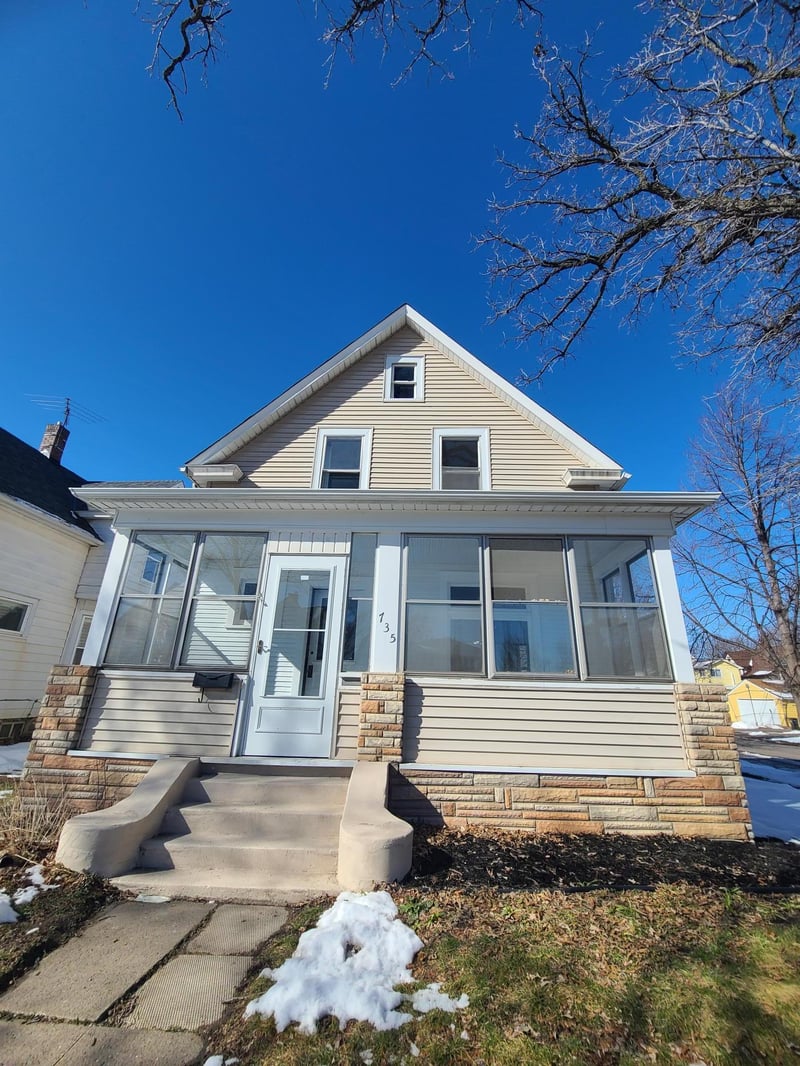 735 Maryland Ave E, North Saint Paul, MN 55106