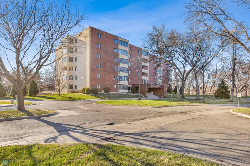 105 3rd St N #402, Moorhead, MN 56560