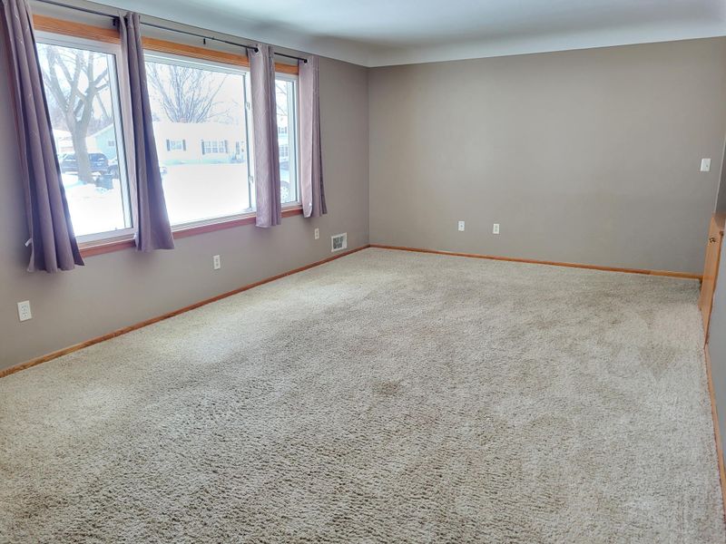 708 Harrington St SW, Hutchinson, MN 55350