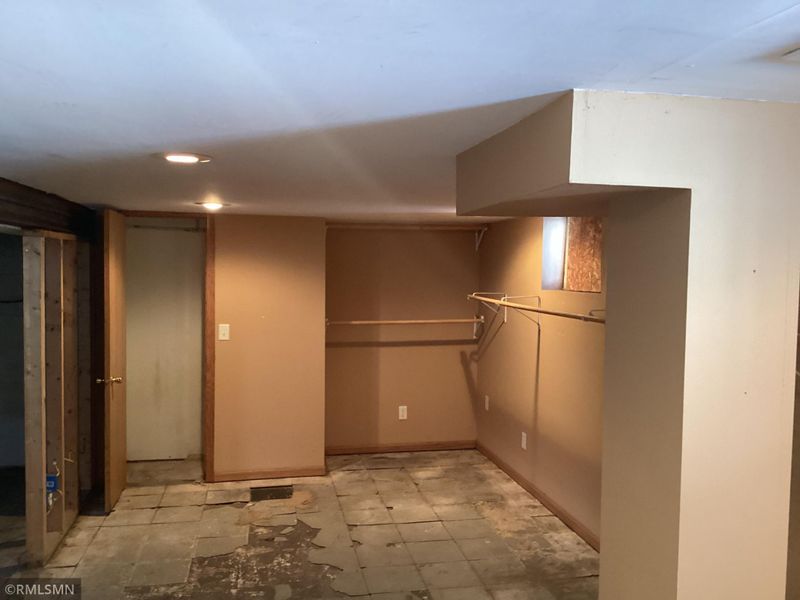 2725 16th Ave E, North Saint Paul, MN 55109