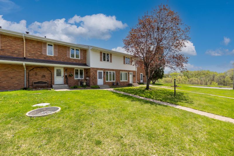 1988 Arkwright St, Maplewood, MN 55117