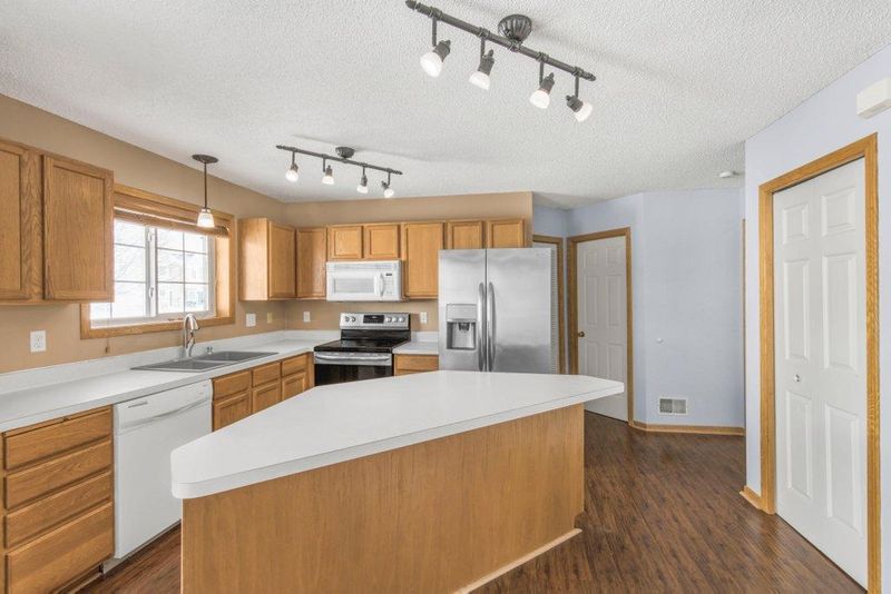15073 Dunwood Trl, Apple Valley, MN 55124