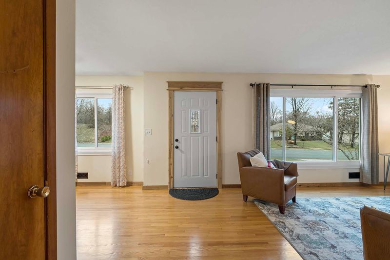 8200 Beard Rd, Bloomington, MN 55431