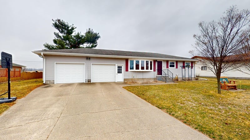 665 E Maple St E, Blair, WI 54616