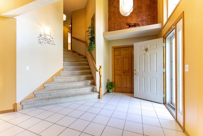 7333 Moonlight Ln, Eden Prairie, MN 55346