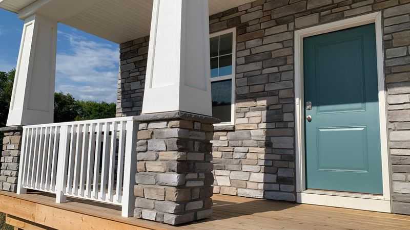 1664 Oak Creek Dr, Chaska, MN 55318