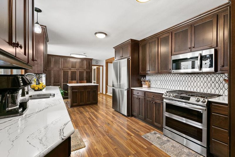 711 Riverside Ave N, Sartell, MN 56377