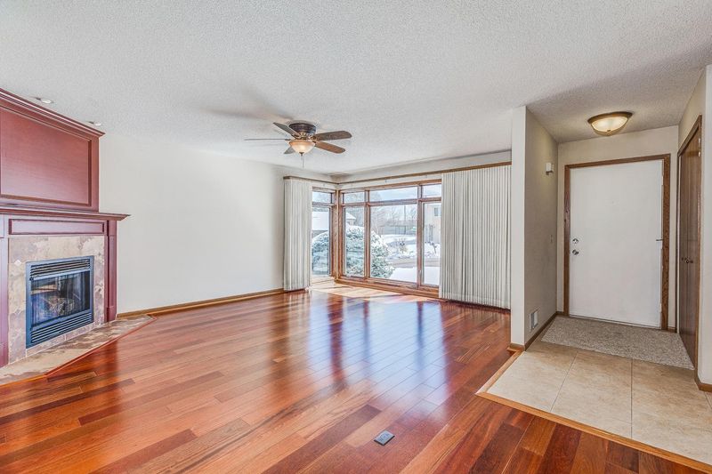 1785 Centennial Dr, Roseville, MN 55113