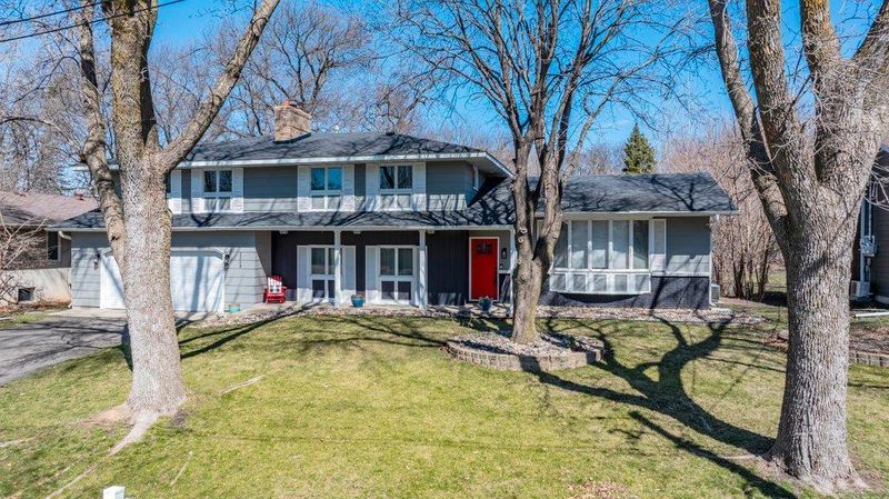 2268 17th St NW, New Brighton, MN 55112