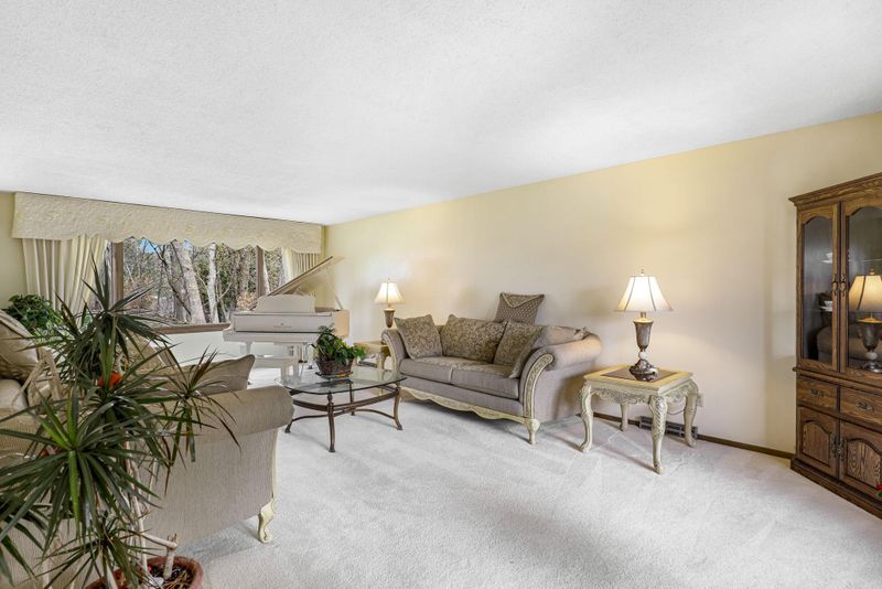 8461 134th Street Ct, Apple Valley, MN 55124