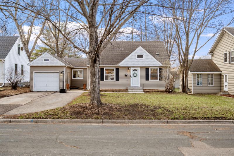 402 Monroe Ave S, Edina, MN 55343
