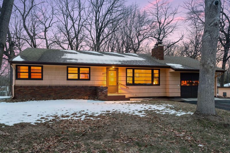 220 W 77th St, Chanhassen, MN 55317