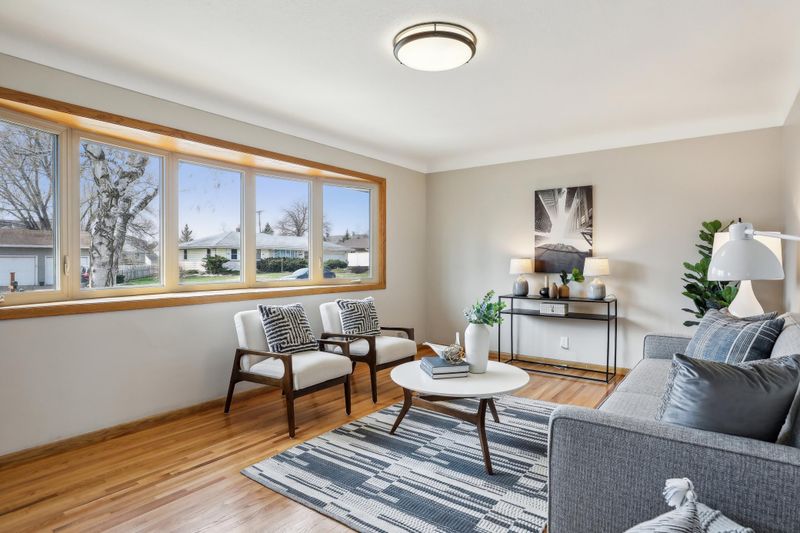 1483 Centennial Dr, Roseville, MN 55113