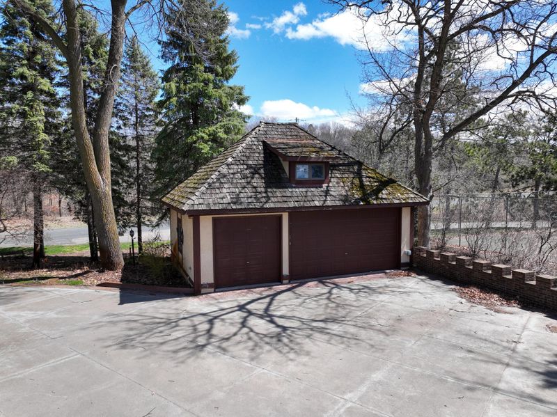 102 Dellwood Ave, Dellwood, MN 55110