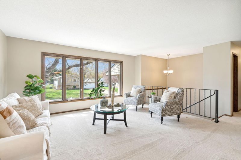 1645 Hilo Ave N, Oakdale, MN 55128