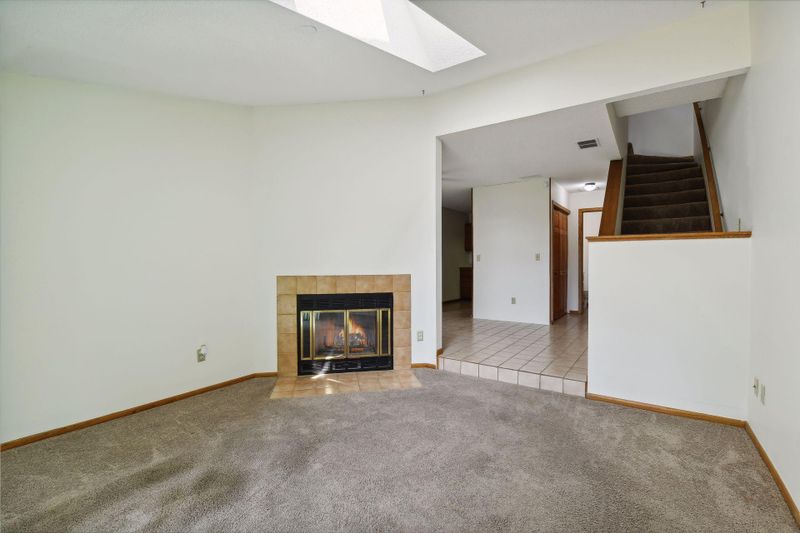 5337 Highpointe Dr, Bloomington, MN 55437
