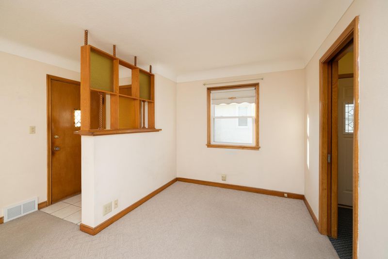 975 Charlton St, West Saint Paul, MN 55118