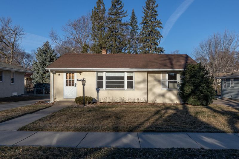 975 Charlton St, West Saint Paul, MN 55118