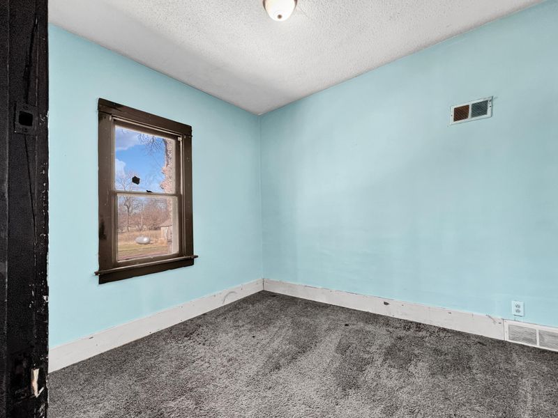 110 W Lincoln St, Ceylon, MN 56121