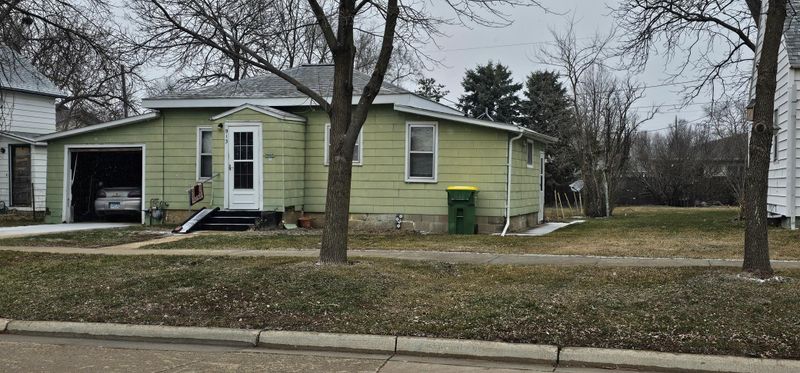 913 W Main St, Pipestone, MN 56164
